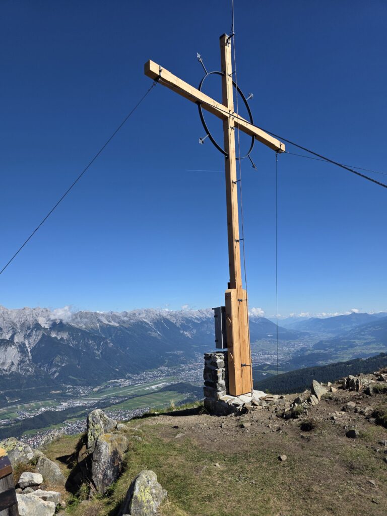 Neues Gipfelkreuz am Axamer Kögele: Ein neues Wahrzeichen für die Axamer Lizum - Bergtourentipp Tirol 9 - Bergtourentipp Tirol